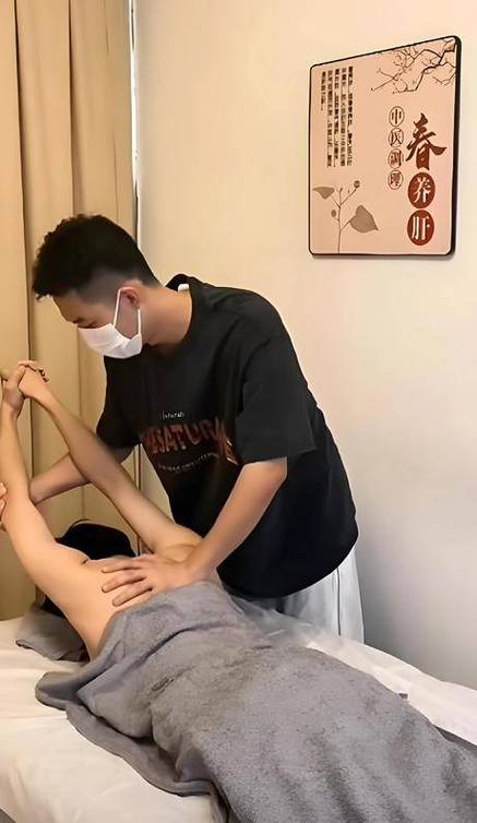我操美女老师的相关介绍