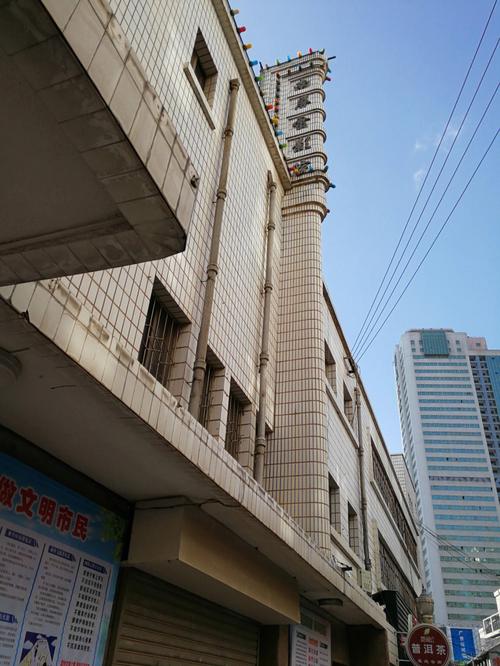 少妇喷潮av在v线播放的相关介绍