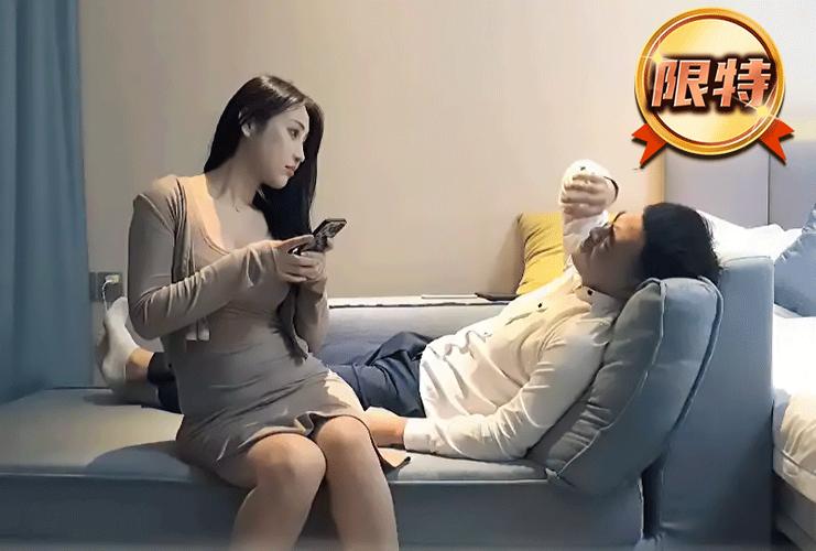 操老师的小逼的相关介绍