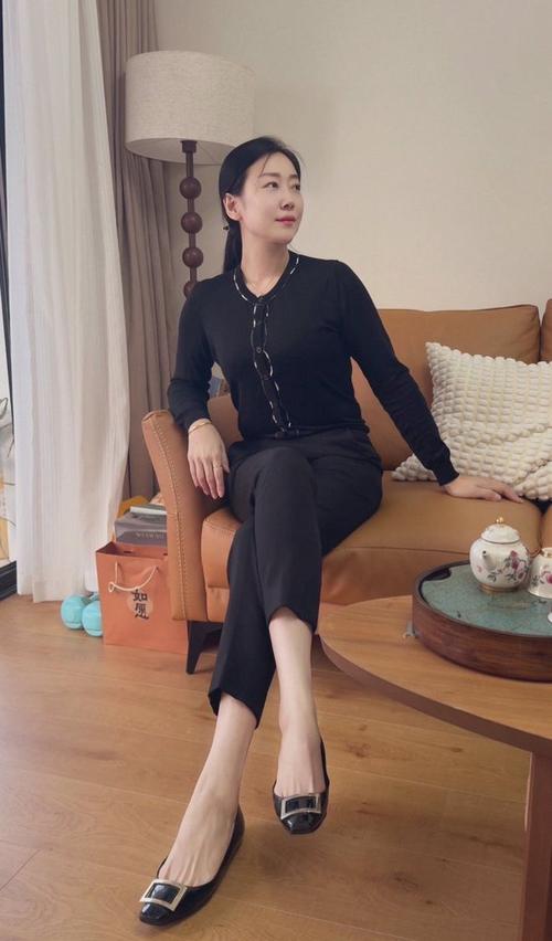 亚洲乳大丰满中文字幕少妇av的相关介绍