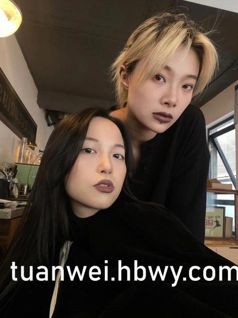 国产少妇人妻在线的相关介绍