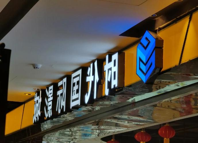 一边摸一边亲免费的相关介绍