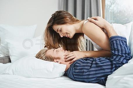 女生下身有黄色分泌物的相关介绍