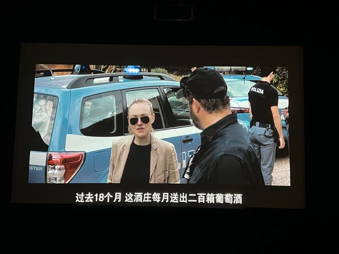 一边亲一边舔一边摸的相关介绍