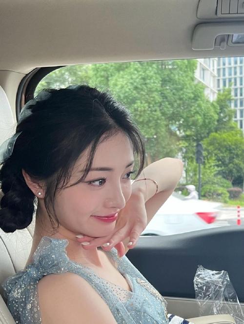 亲的秘书大奶子好舒服搞得好爽啊啊的相关介绍