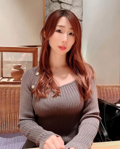 和美女老师啪啪的相关介绍