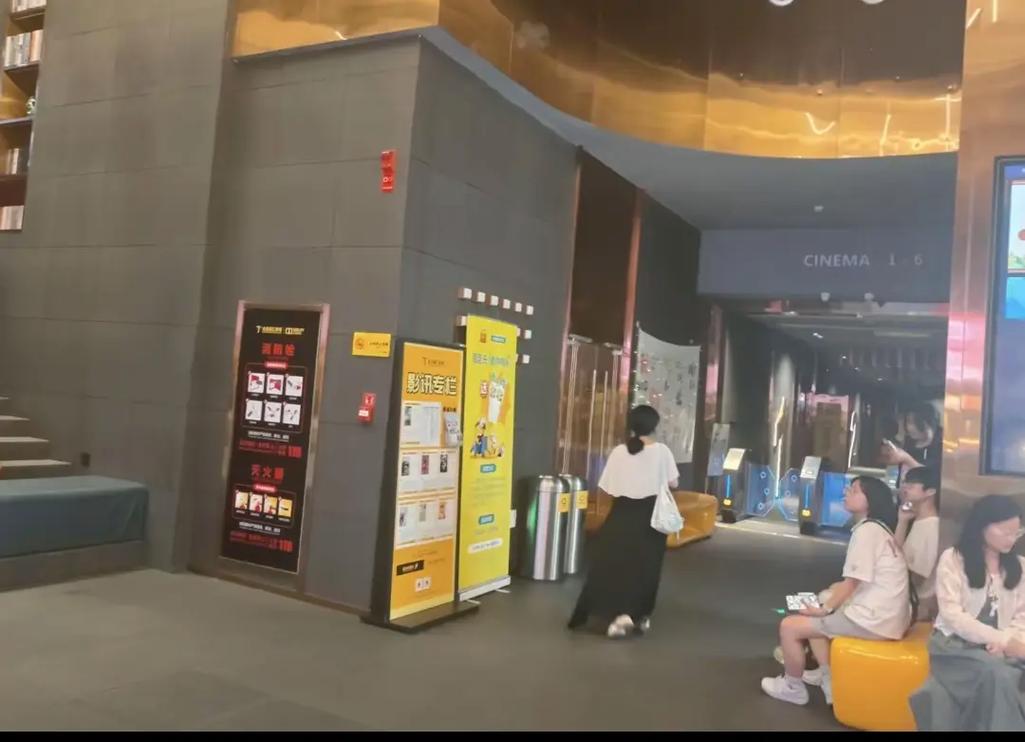 午夜爽片av的相关介绍